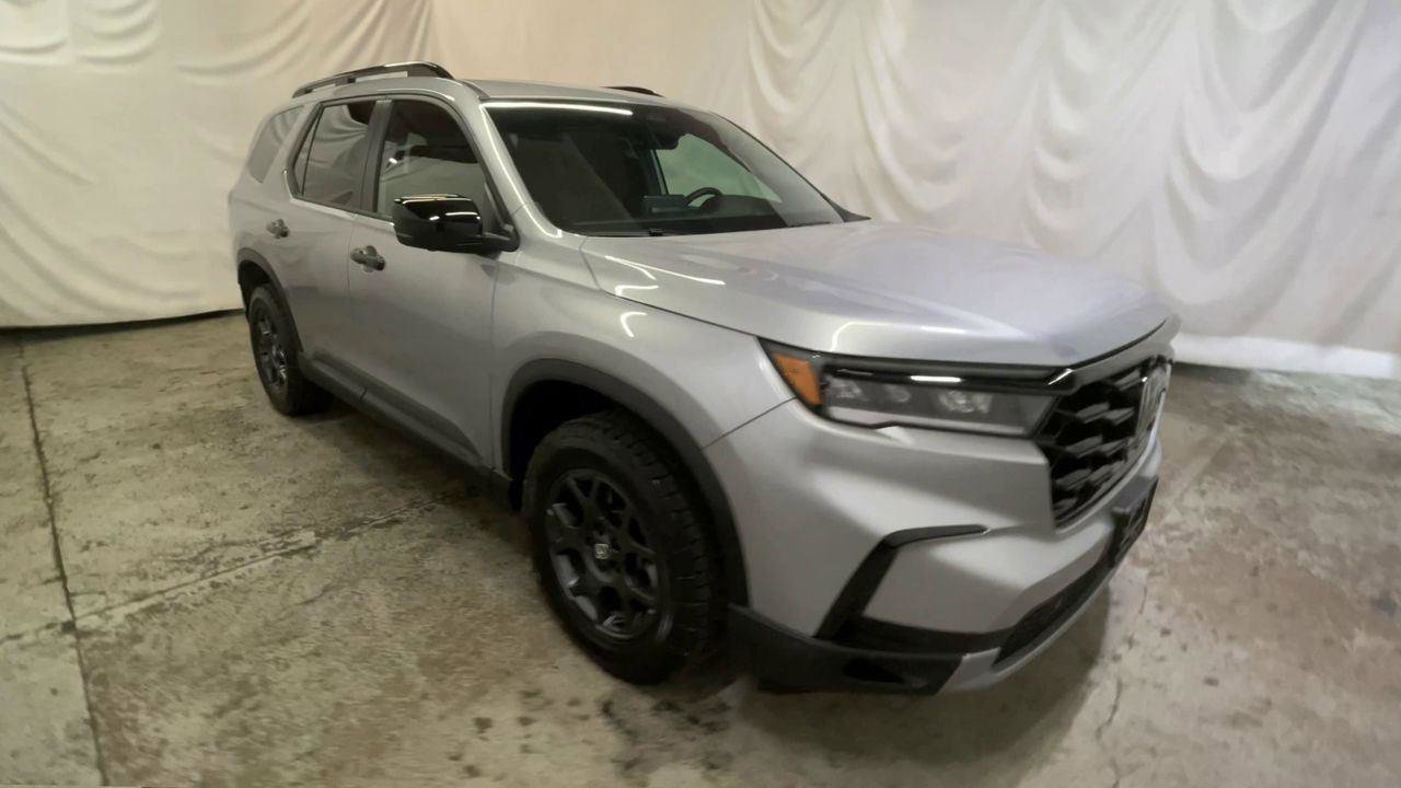 Certified 2025 Honda Pilot TrailSport image 2