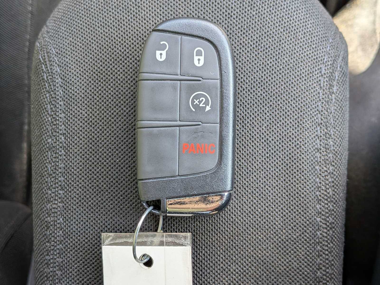 Used 2017 Jeep Renegade Latitude FWD image 32