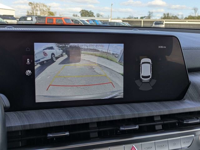 Used 2024 Kia Telluride EX w/ EX Captain's Chair Package image 24