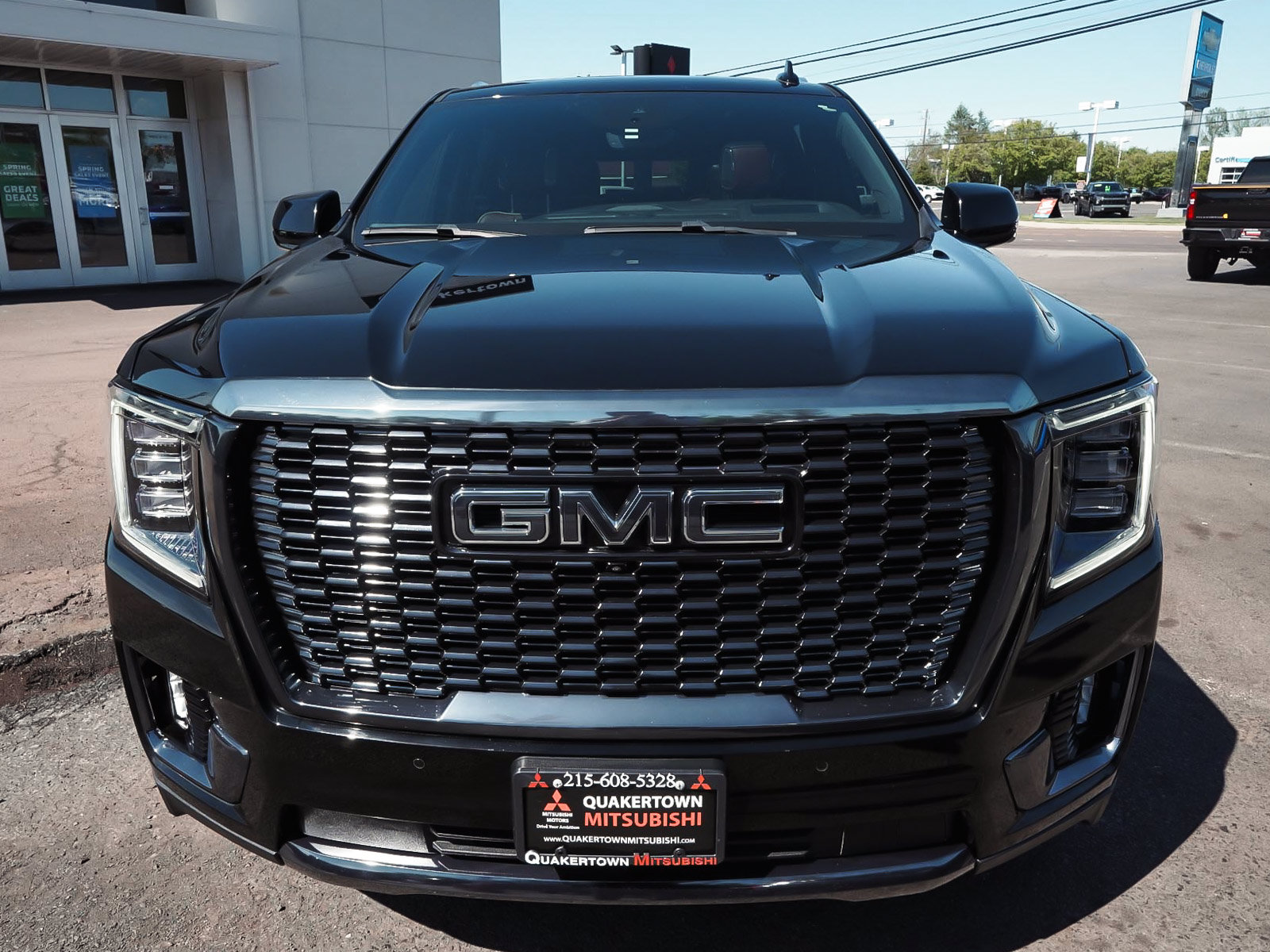 Used 2023 GMC Yukon XL Denali Ultimate AWD/4WD image 2