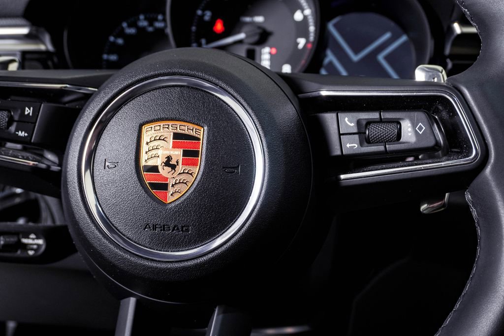 Certified 2025 Porsche Macan image 19