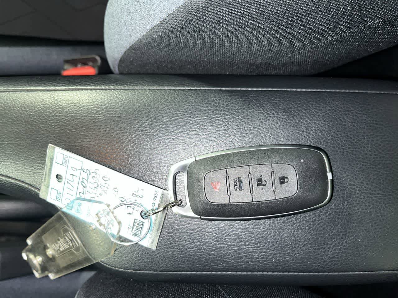 Used 2025 Nissan Versa SV FWD image 23