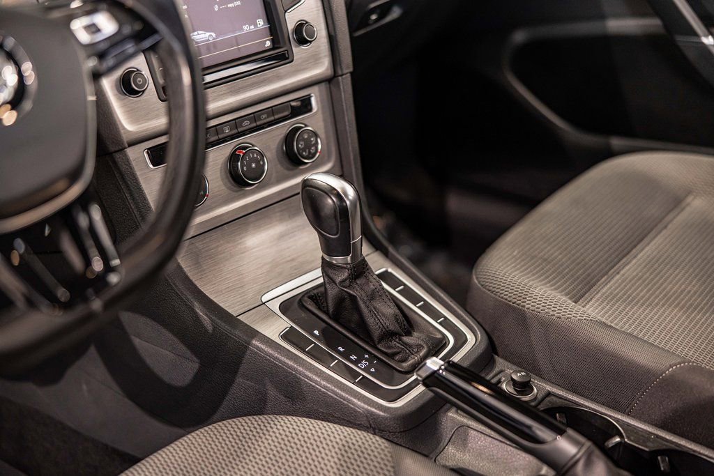 Used 2016 Volkswagen Golf S image 19