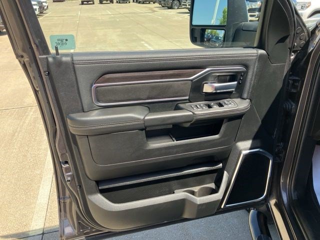 Used 2025 RAM 2500 Laramie AWD/4WD image 10