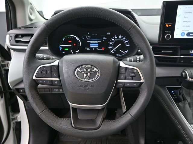 Used 2025 Toyota Sienna XLE w/ XLE Plus Package image 5