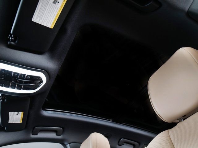 Certified 2025 Porsche Macan image 24