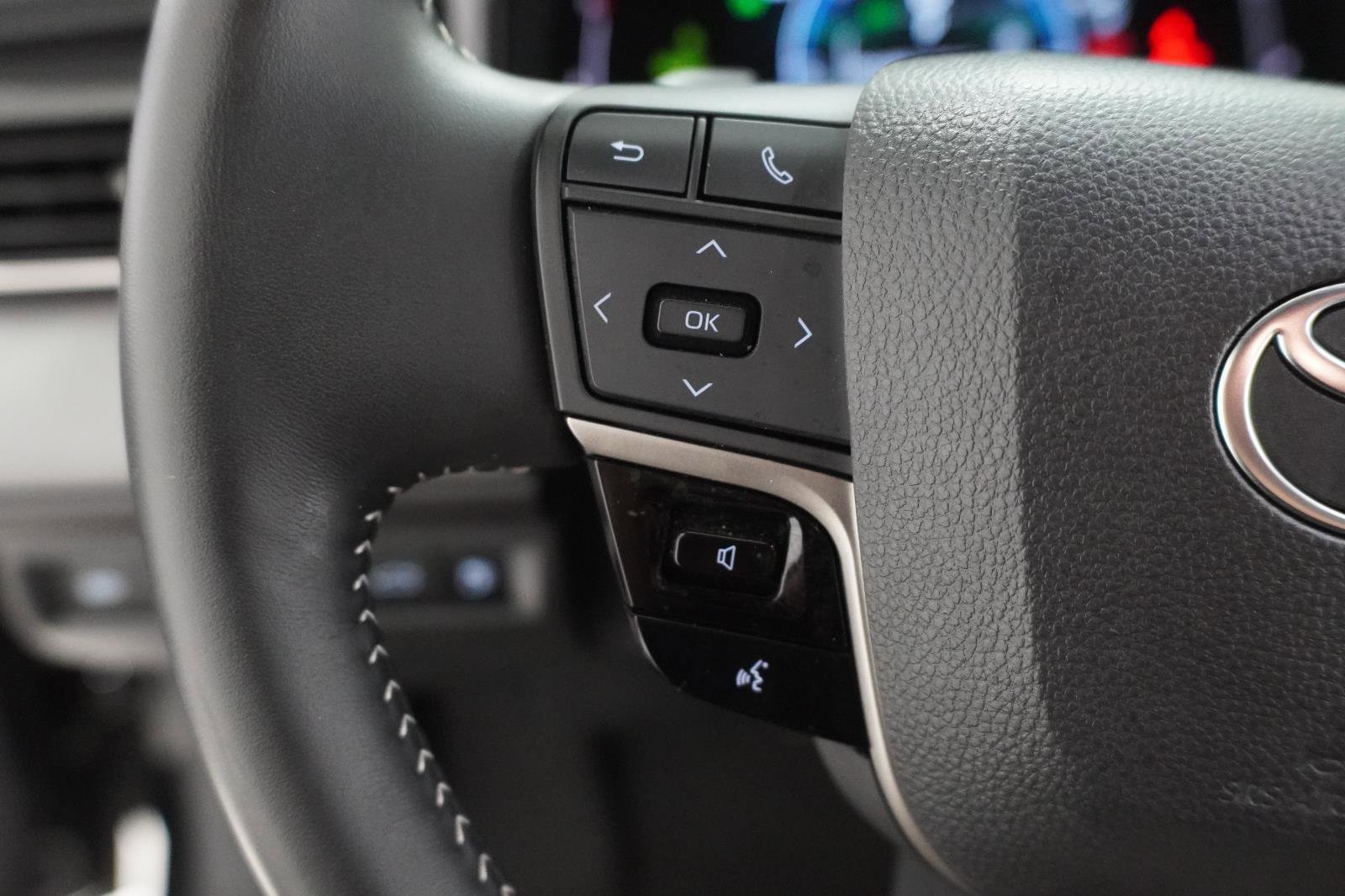 Used 2025 Toyota Camry SE FWD image 18