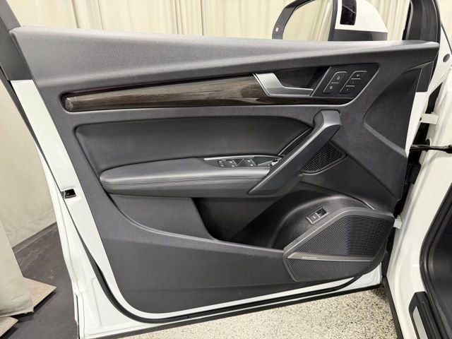 Used 2019 Audi Q5 Prestige w/ Prestige Package image 19