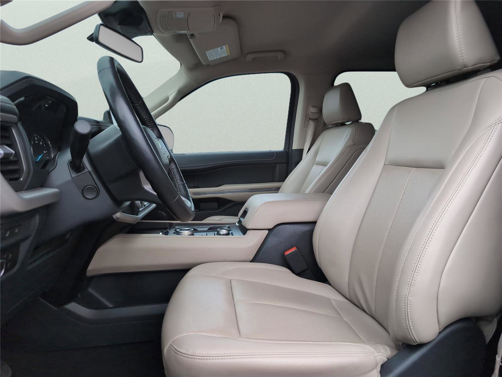 Used 2024 Ford Expedition Max XLT image 17