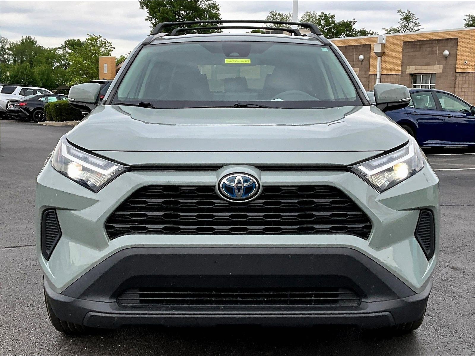 Used 2022 Toyota RAV4 XLE AWD/4WD image 2