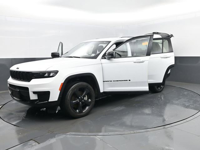 Used 2023 Jeep Grand Cherokee L Laredo image 31