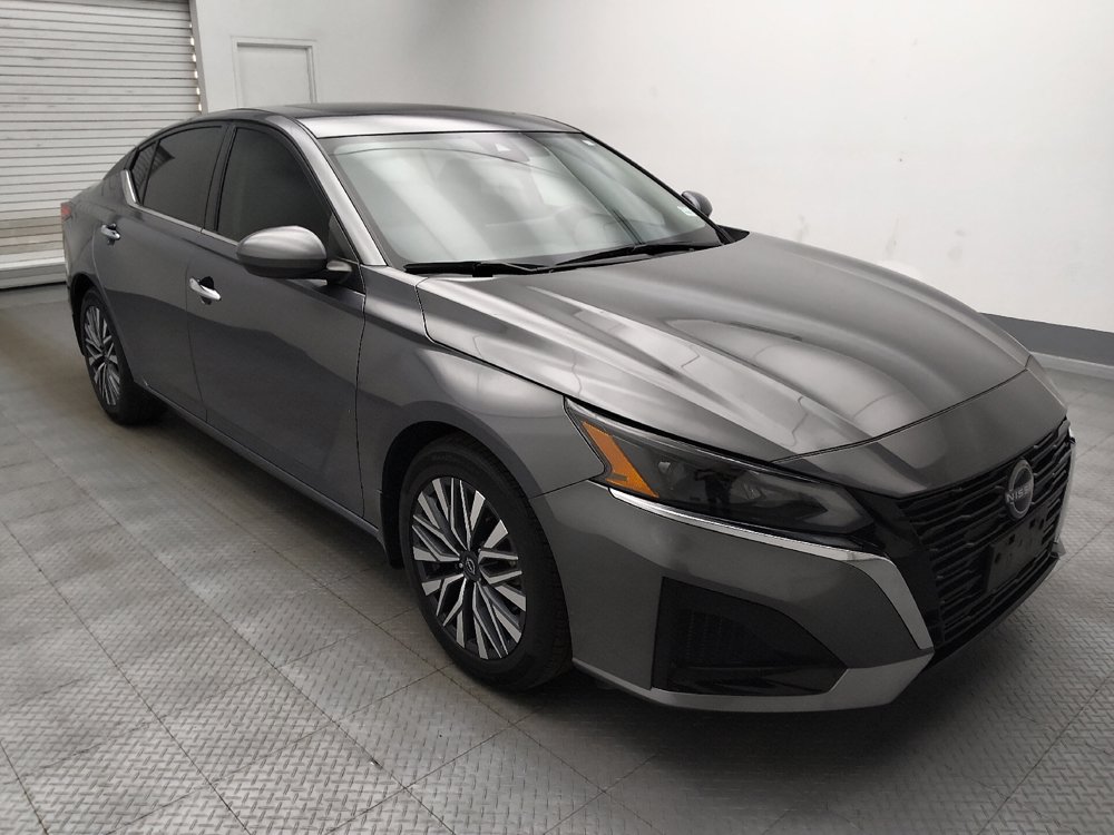 Used 2024 Nissan Altima 2.5 SV w/ SV Premium Package FWD image 13