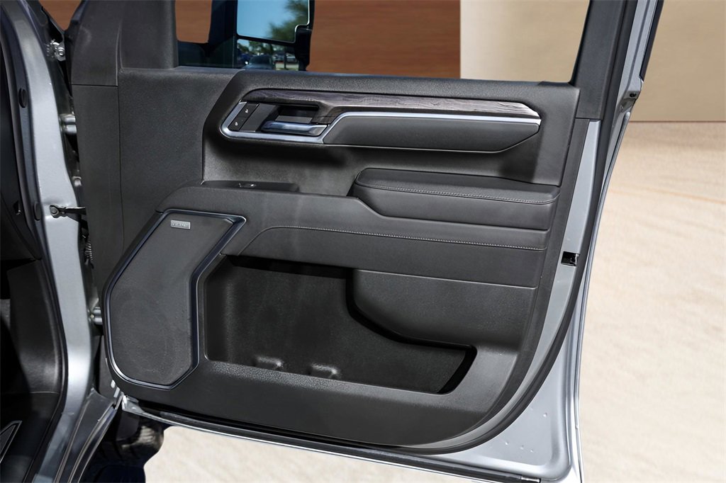 Used 2025 Chevrolet Silverado 2500 LTZ w/ LTZ Convenience Package image 27