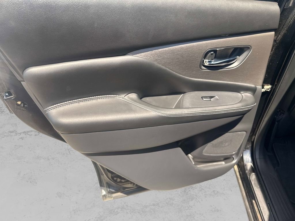 Used 2024 Nissan Murano SV AWD/4WD image 16