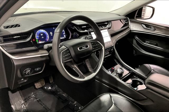 Used 2023 Jeep Grand Cherokee Limited w/ Luxury Tech Group II image 17