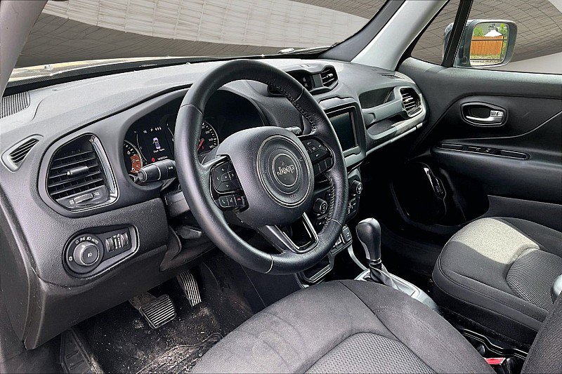 Used 2019 Jeep Renegade Altitude w/ Quick Order Package 2XM FWD image 11
