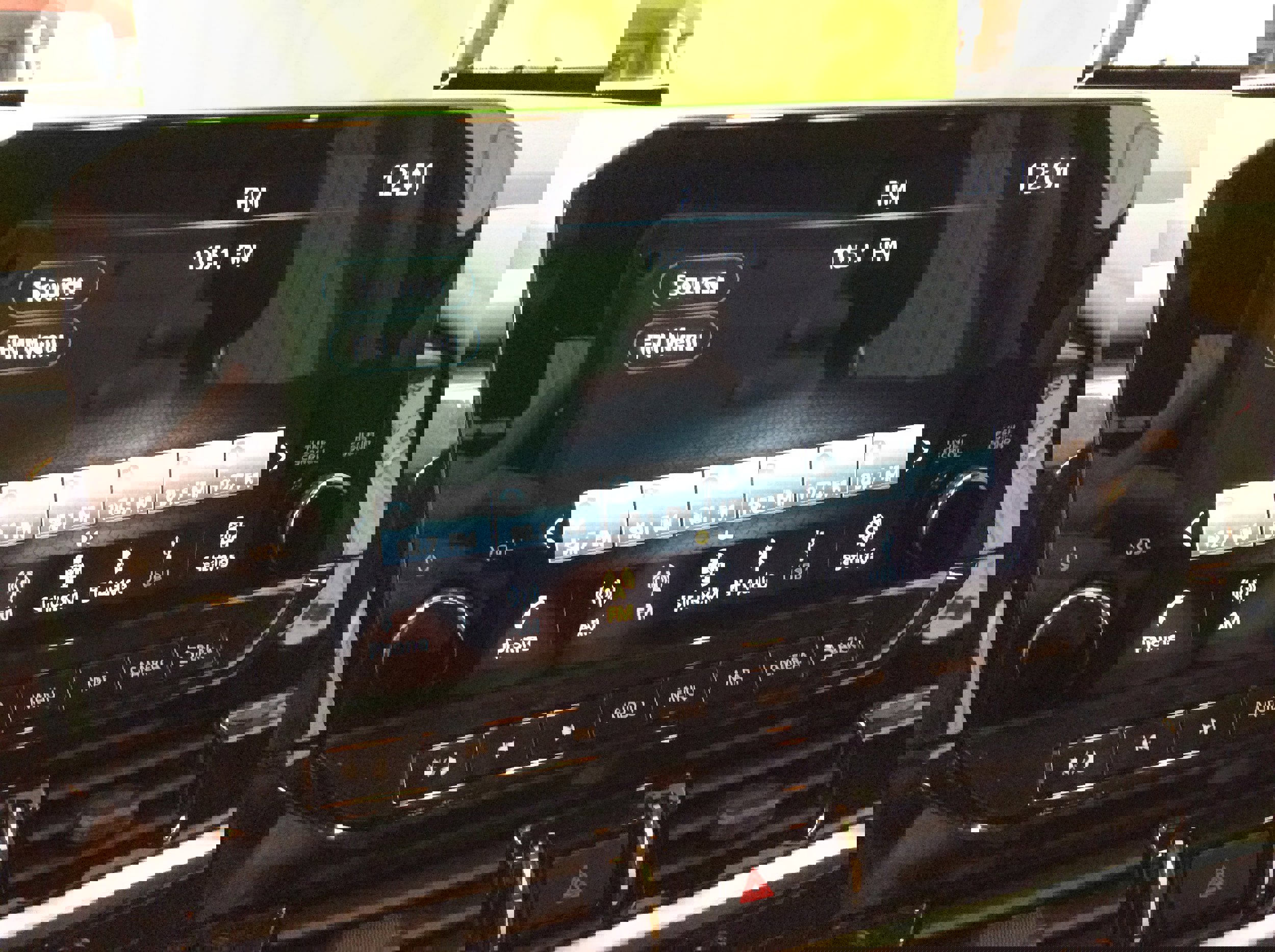 Used 2024 Nissan Pathfinder SL w/ Black Appearance Package image 26