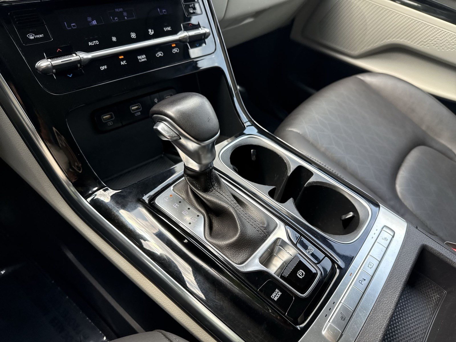 Used 2022 Kia Carnival EX FWD image 20