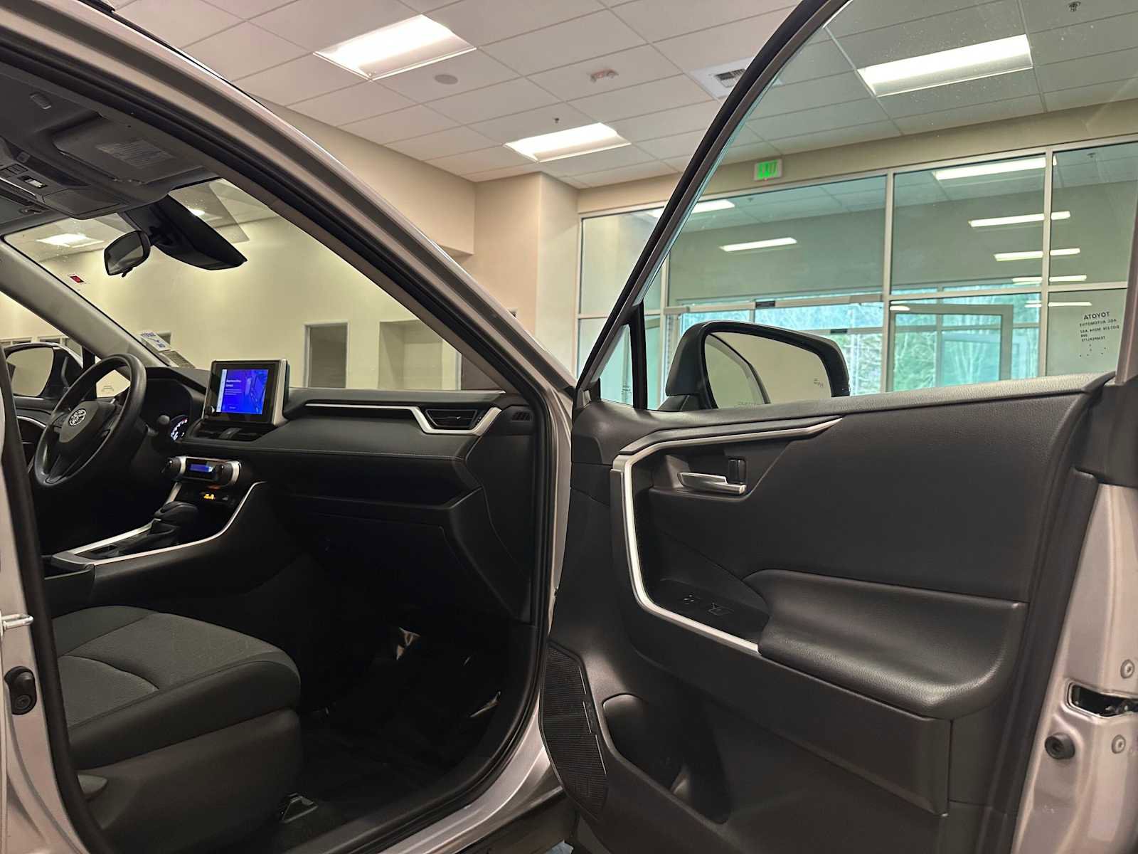 Certified 2024 Toyota RAV4 XLE image 28