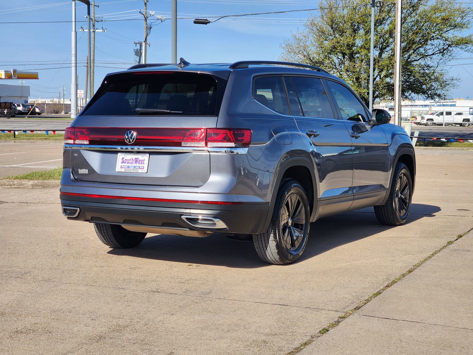 Used 2024 Volkswagen Atlas SE image 5