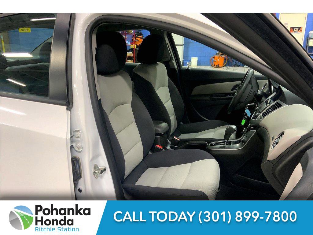 Used 2014 Chevrolet Cruze LS image 6