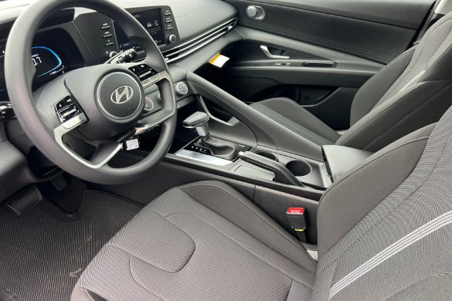 New 2026 Hyundai Elantra SE FWD image 9