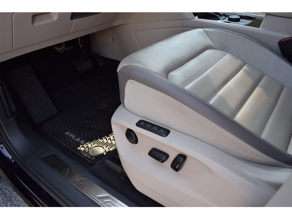 Used 2021 Volkswagen Atlas SEL Premium image 19