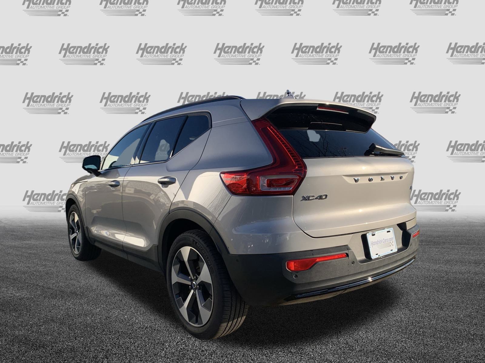 Used 2025 Volvo XC40 B5 Plus image 8