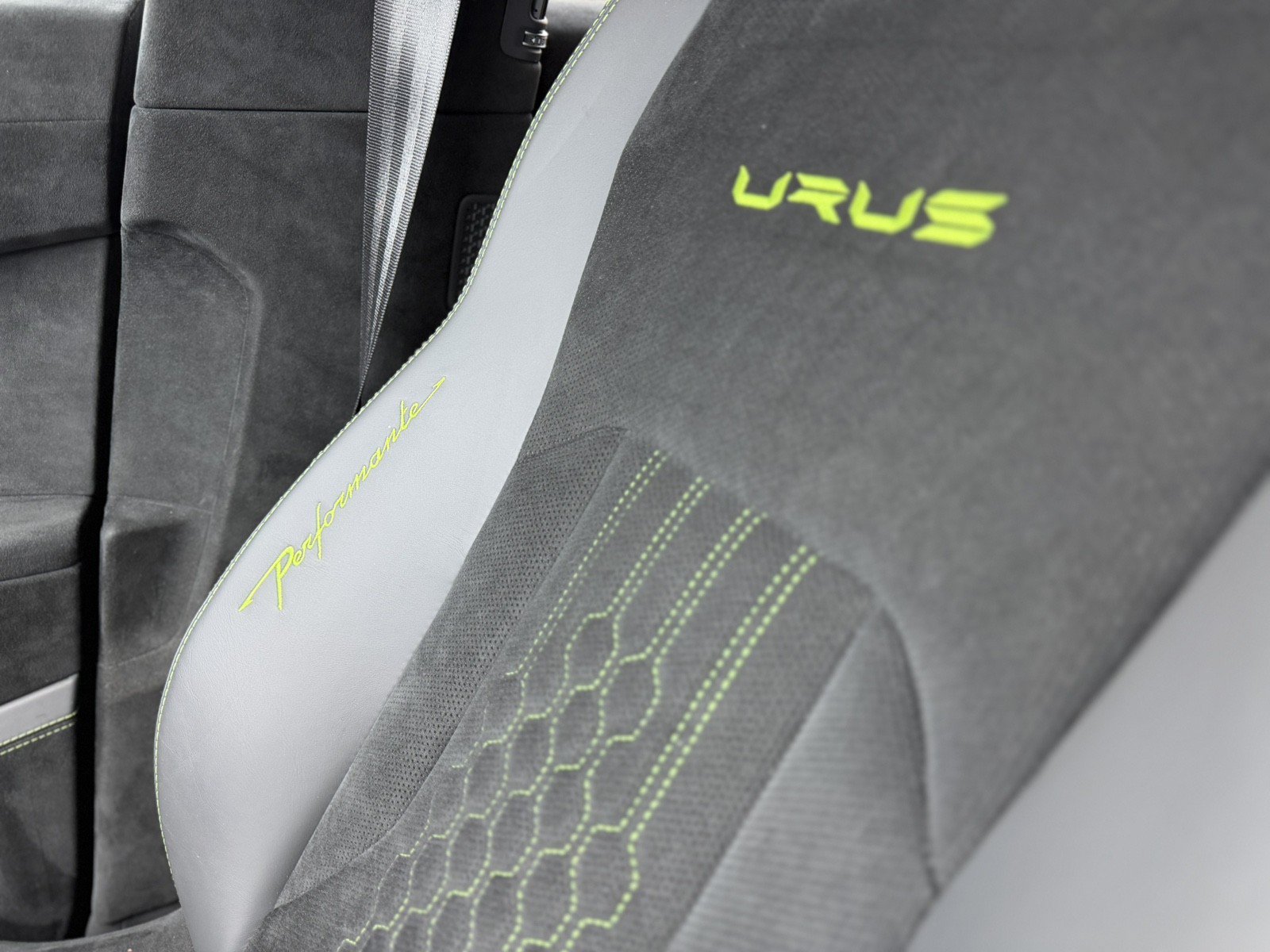 Used 2024 Lamborghini Urus Performante AWD/4WD image 29