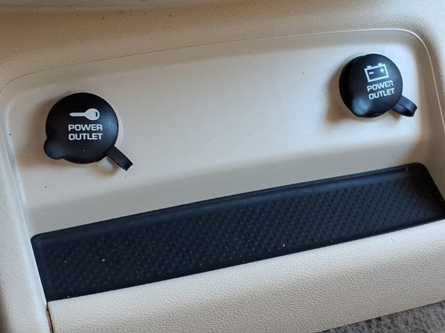 Used 2009 Volkswagen Routan SE FWD image 27