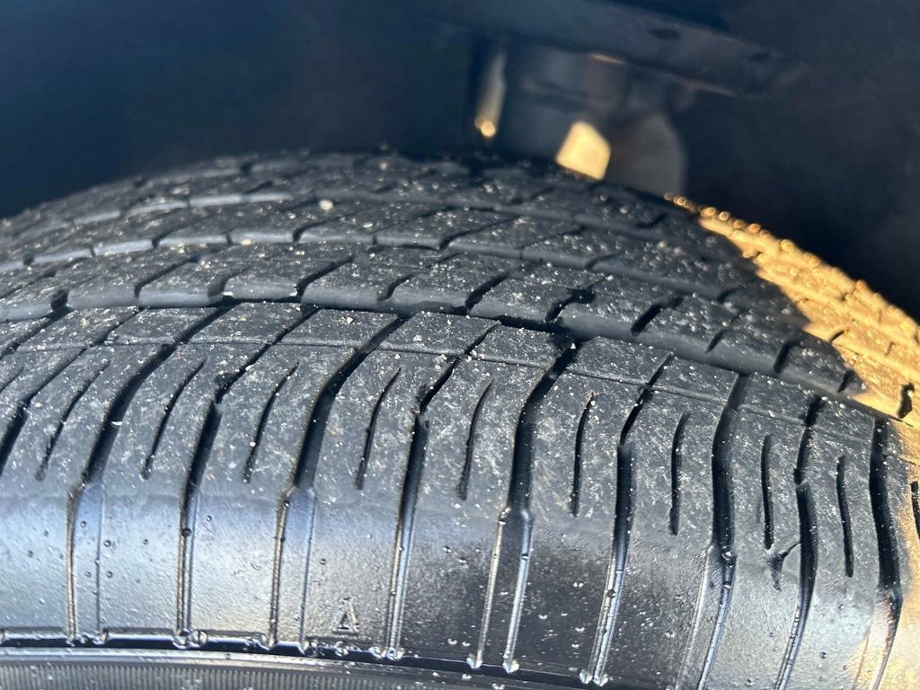 Used 2024 Chrysler Pacifica Touring-L image 10