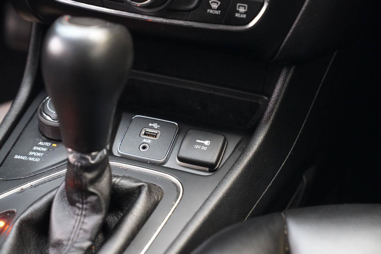 Used 2019 Jeep Cherokee Latitude Plus w/ Cold Weather Group AWD/4WD image 37