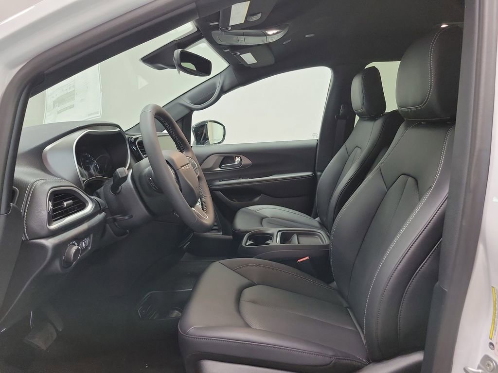 New 2027 Chrysler Pacifica Select FWD image 12