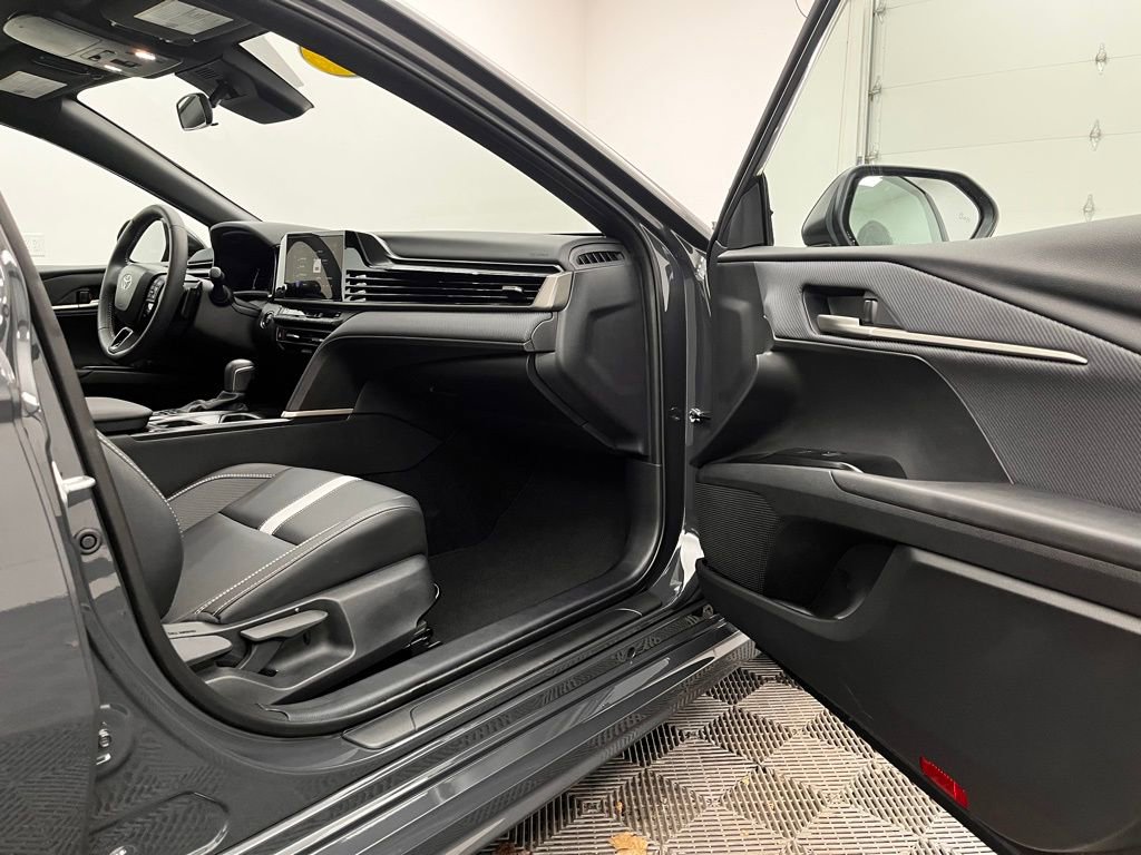 Used 2025 Toyota Camry SE image 25