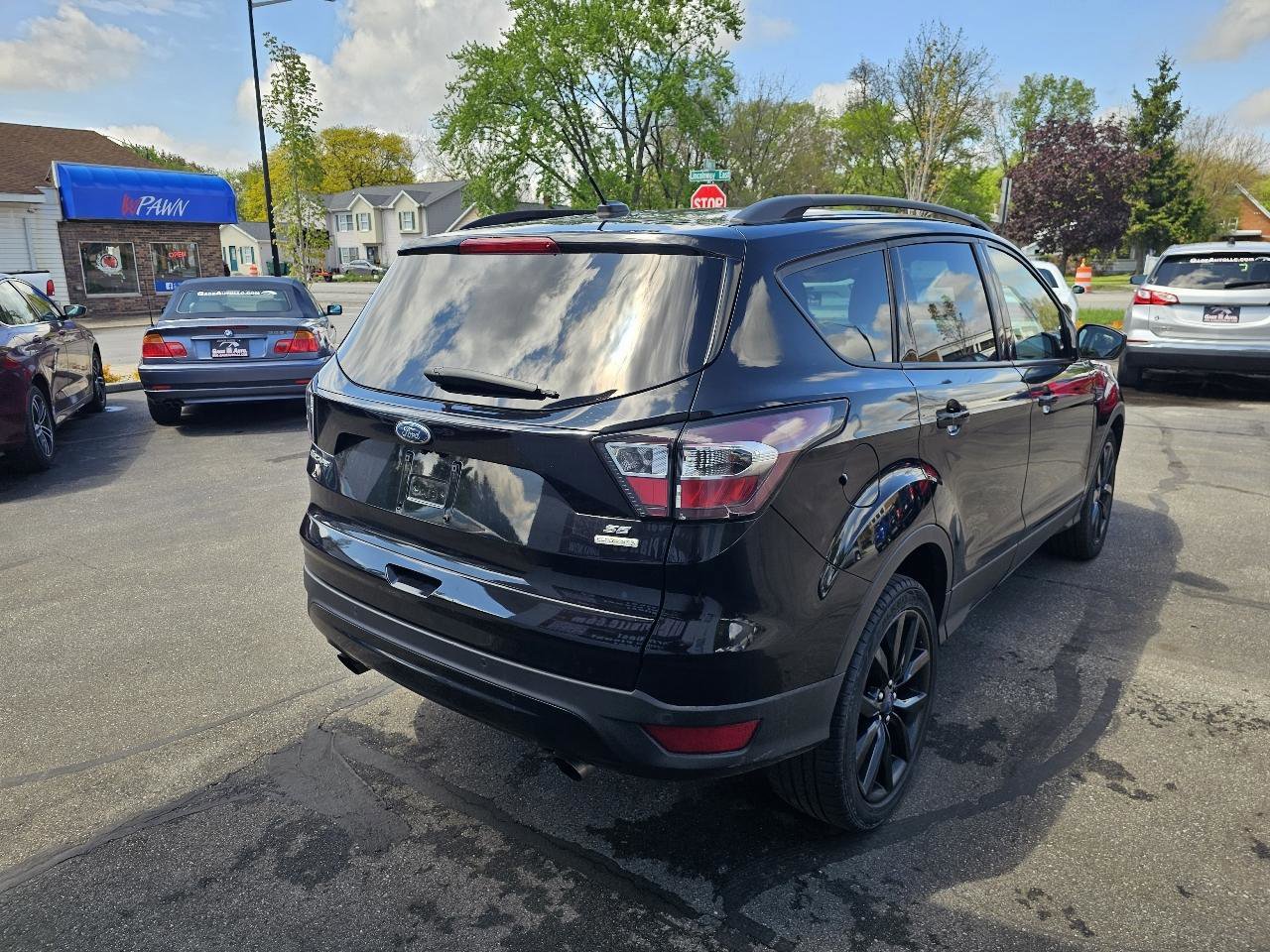Used 2017 Ford Escape SE w/ Equipment Group 201A FWD image 11