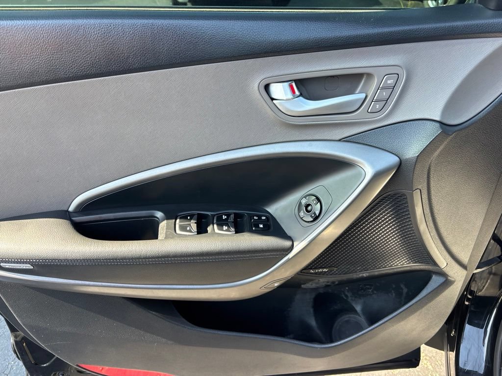 Used 2015 Hyundai Santa Fe Limited w/ Option Group 04 FWD image 16