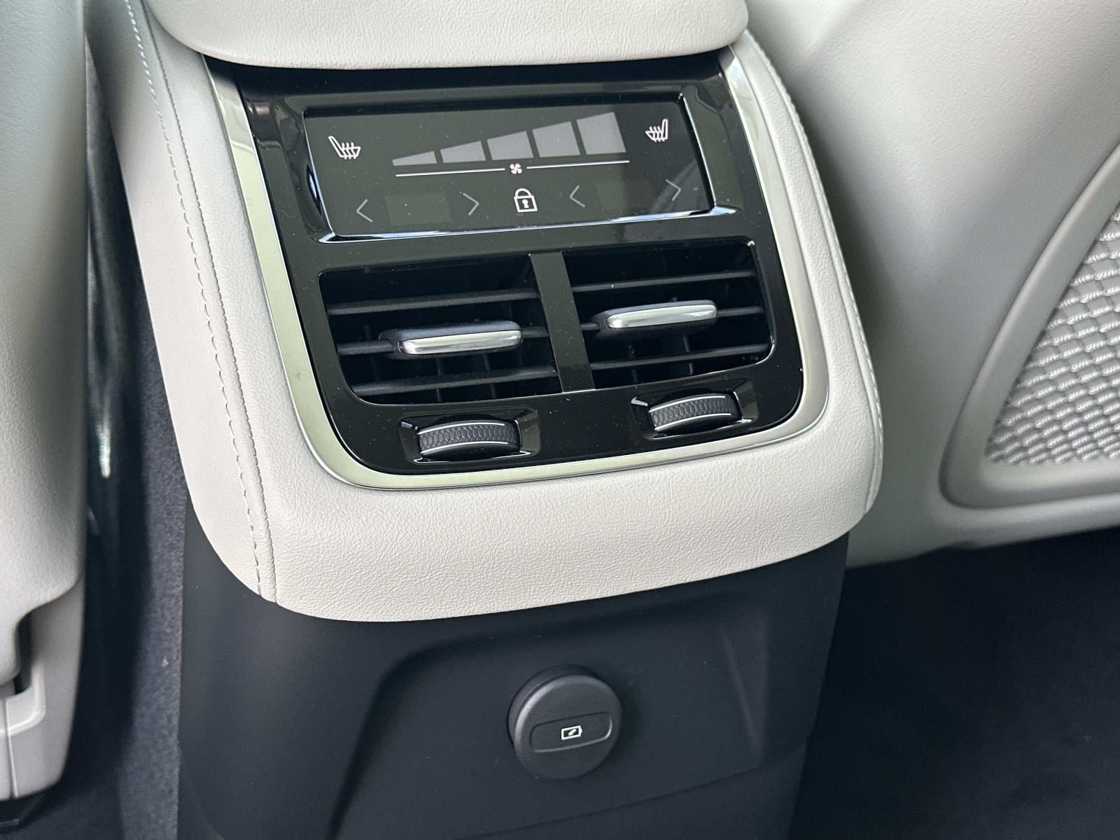 New 2026 Volvo XC90 T8 Ultra w/ Protection Package Premier AWD/4WD image 10