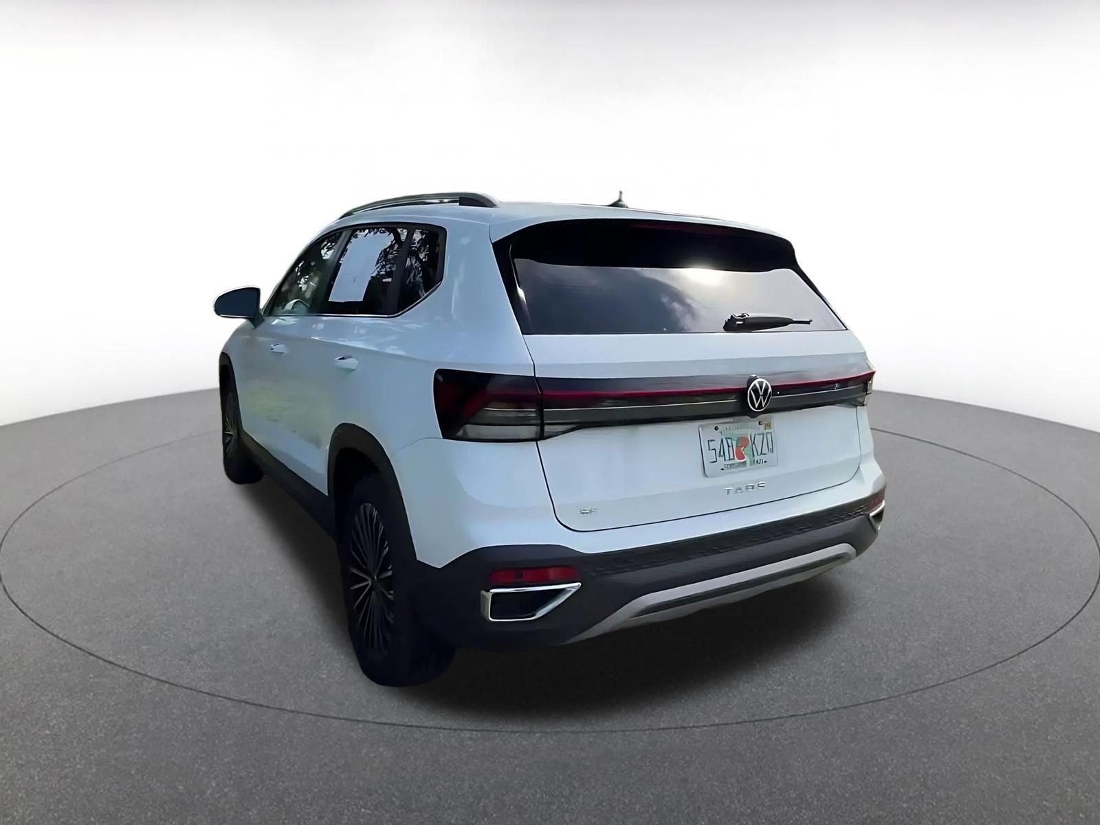 Used 2025 Volkswagen Taos SE FWD image 10