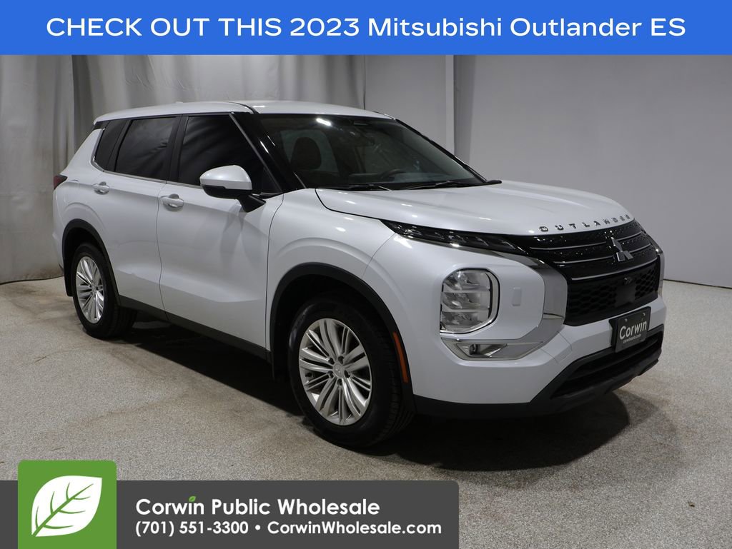 Used 2023 Mitsubishi Outlander ES AWD/4WD image 1