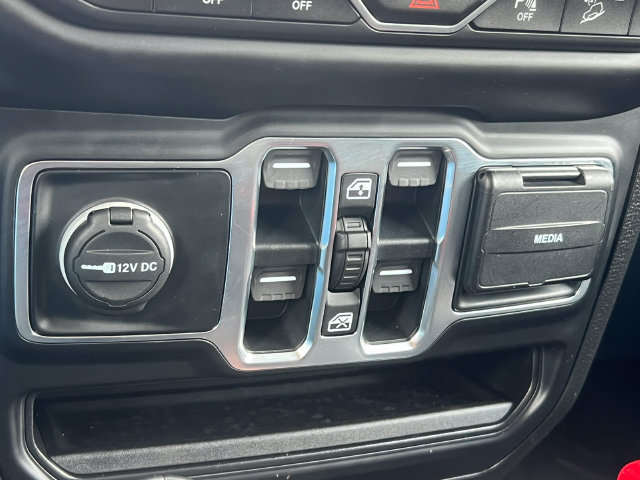 Used 2020 Jeep Wrangler Unlimited Sahara AWD/4WD image 24