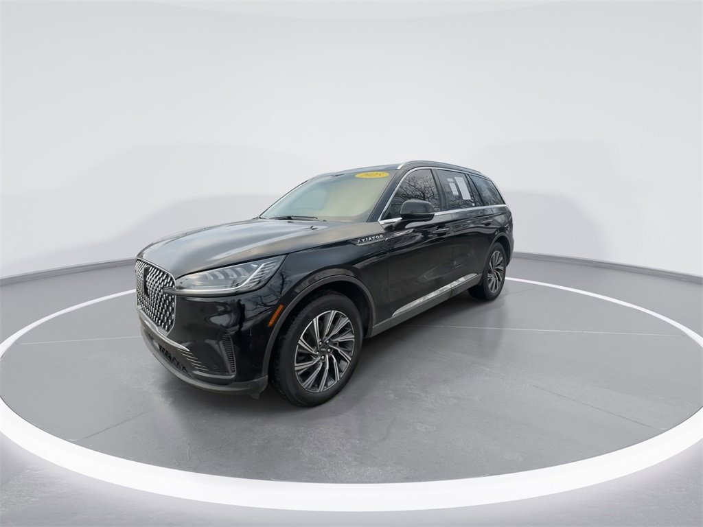 Used 2025 Lincoln Aviator AWD image 4