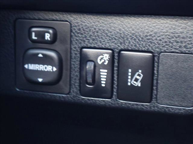 Used 2018 Toyota RAV4 Limited AWD/4WD image 17