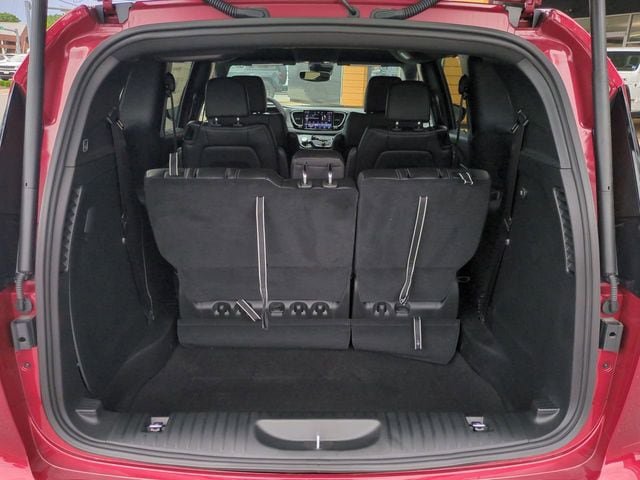 New 2027 Chrysler Pacifica Select FWD image 13
