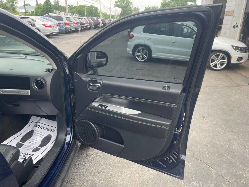 Used 2016 Jeep Compass Latitude image 25