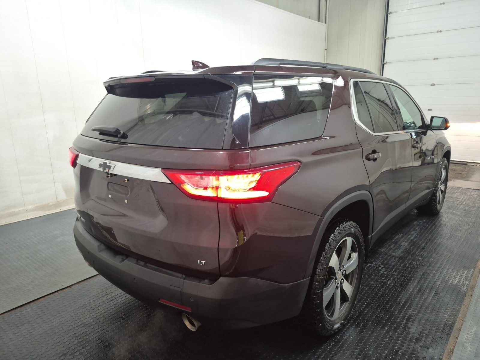 Used 2020 Chevrolet Traverse LT image 3