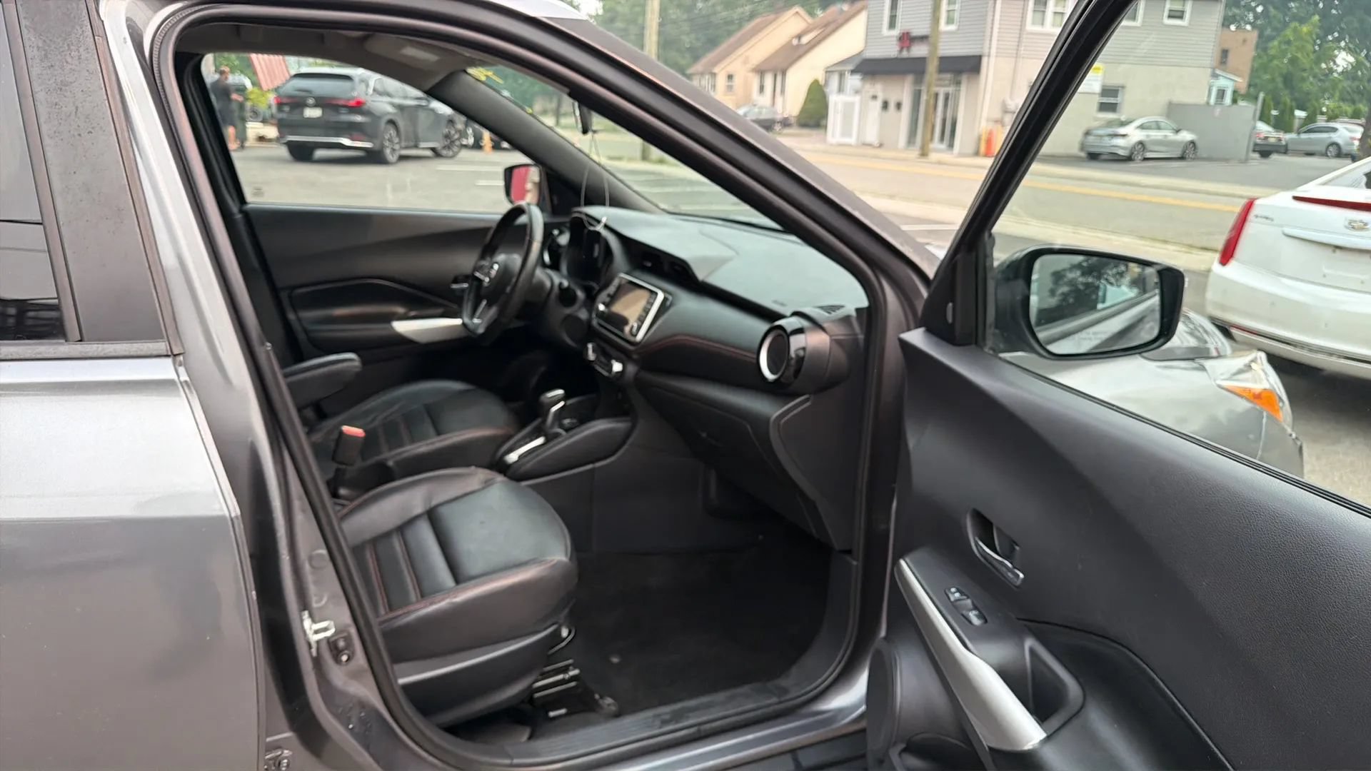Used 2020 Nissan Kicks SR w/ SR Premium Package FWD image 25