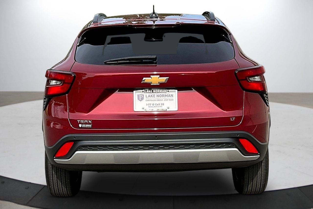 Used 2024 Chevrolet Trax LT w/ Driver Confidence Package image 8