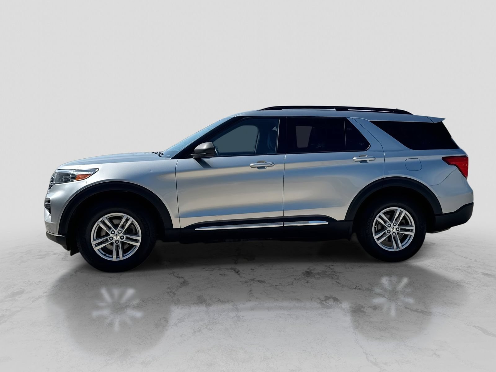 Used 2020 Ford Explorer XLT w/ Class III Trailer Tow Package AWD/4WD image 3
