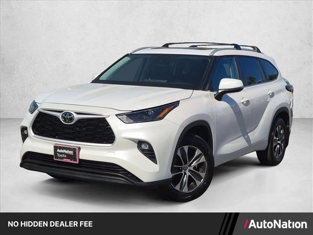Certified 2024 Toyota Highlander XLE FWD image 1