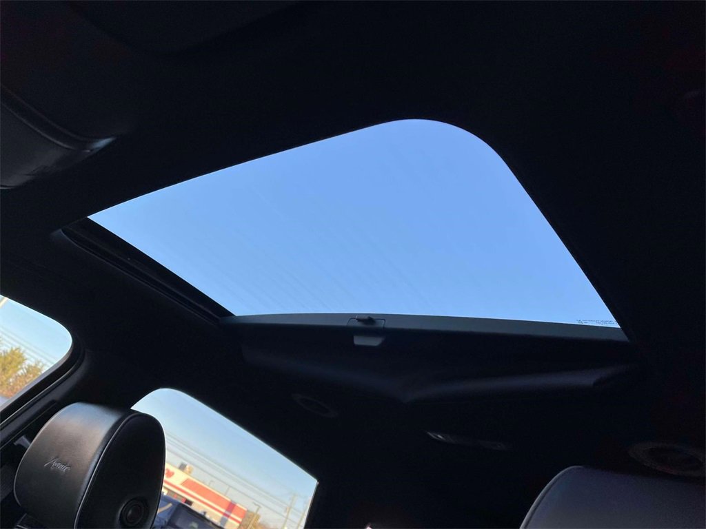 Used 2023 Buick Enclave Avenir w/ Avenir Technology Package image 34